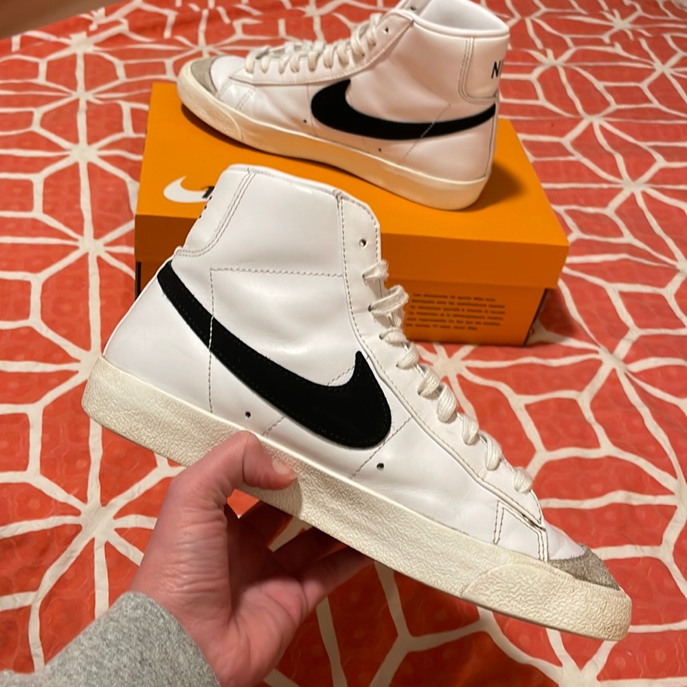 Women’s Nike blazer mid ‘77 women’s 9 men’s 7.5
